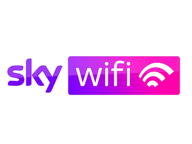 Logo Sky Wifi con il nome "sky" in viola e "wifi" su sfondo fucsia-viola con icona Wi-Fi.